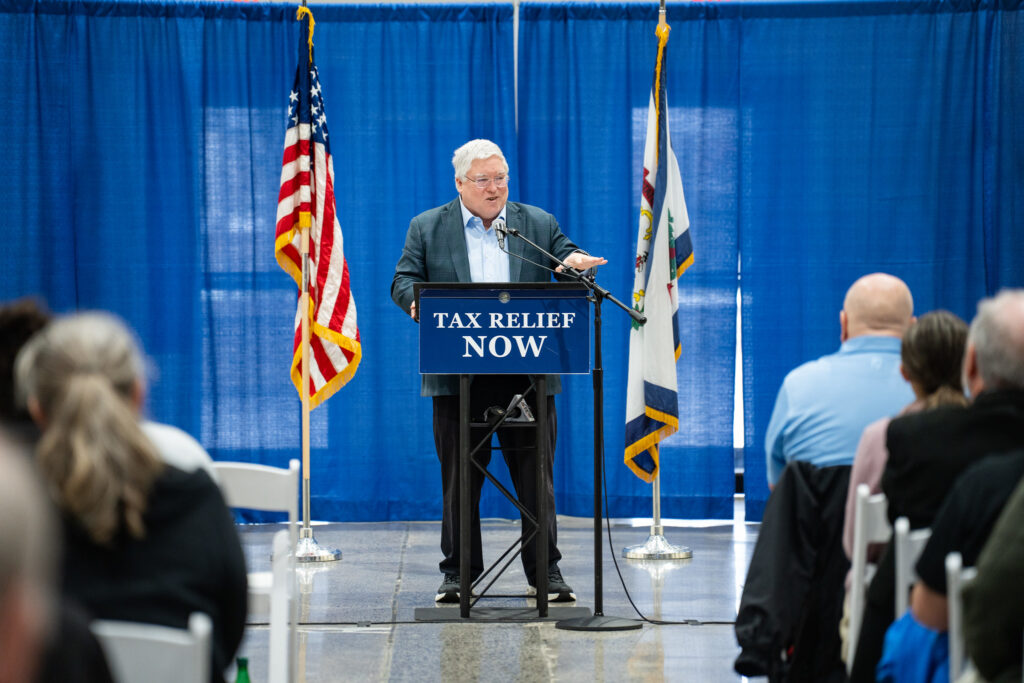 Morrisey signs 5% West Virginia income tax cut legislation